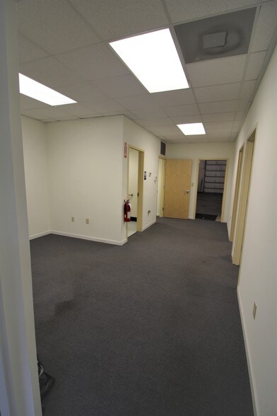 More Photos Of 2612 Larch Ln, Mount Pleasant Flex For Lease