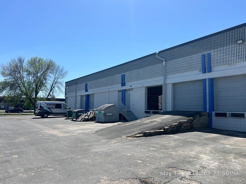 More Photos Of 7385-7399 Bush Lake Rd, Edina Showroom For Sale