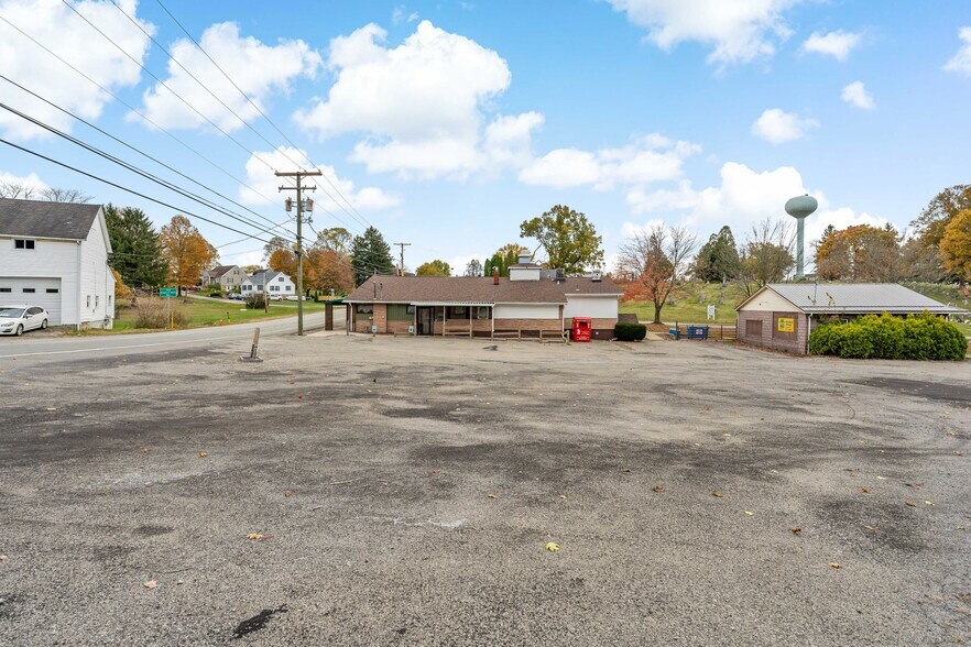 More Photos Of 180 Butler St, Saxonburg Restaurant For Lease