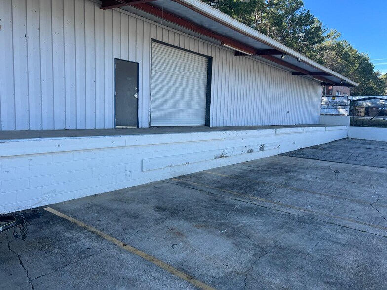 More Photos Of 2130 Lake Bradford Blvd, Tallahassee Warehouse For Lease