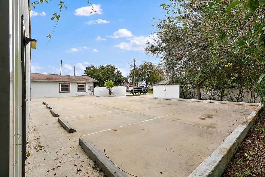 More Photos Of 6790 65th Way N, Pinellas Park Freestanding For Lease