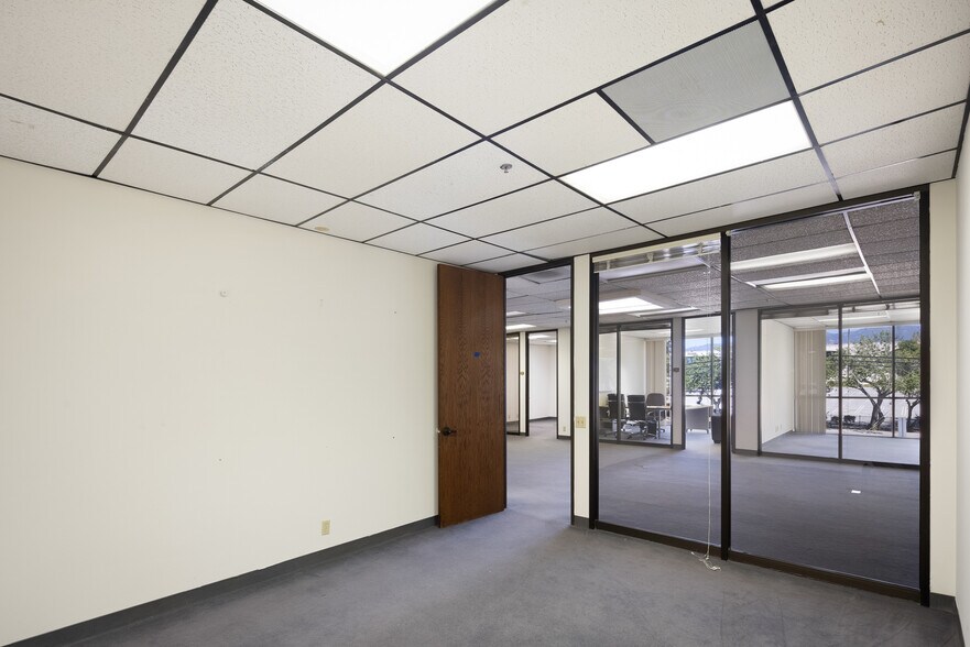 More Photos Of 20500 Nordhoff St, Chatsworth Research And Development For Sale