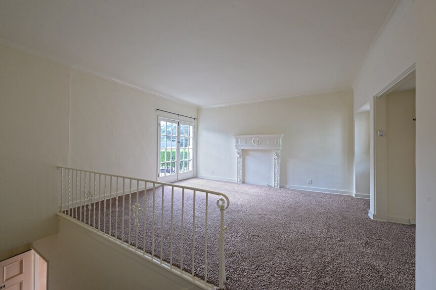 More Photos Of 2636 N Beachwood Dr, Los Angeles Apartments For Sale