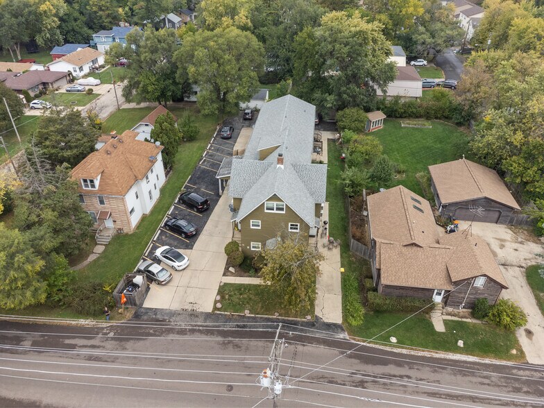 More Photos Of 304 Hankes Ave, Aurora Apartments For Sale