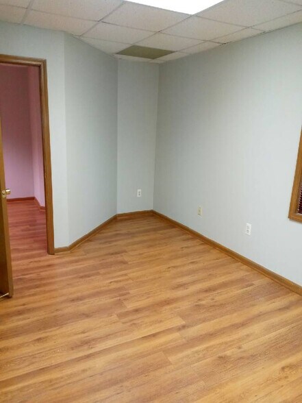 More Photos Of 16638-16664 Fifteen Mile Rd, Fraser Medical For Lease