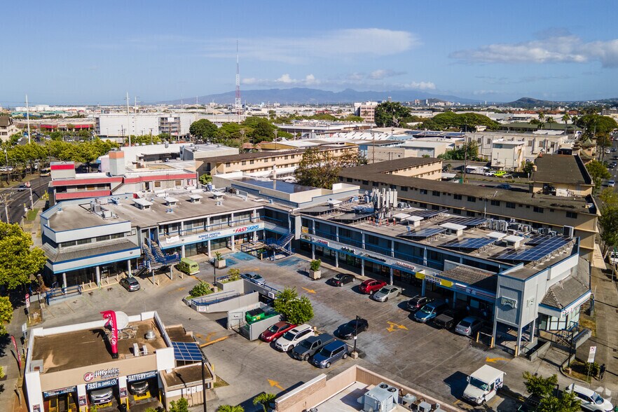More Photos Of 555 N King St, Honolulu Storefront For Lease