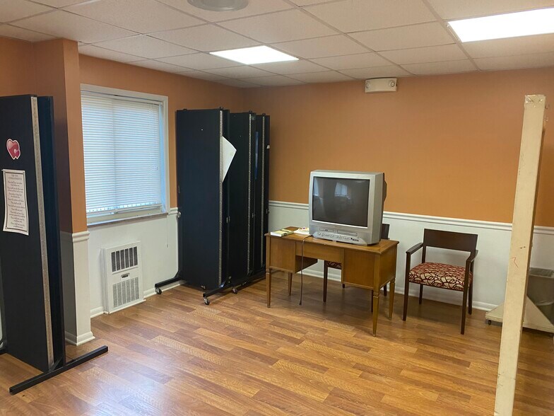More Photos Of 19621 Wood St, Melvindale Religious Facility For Sale