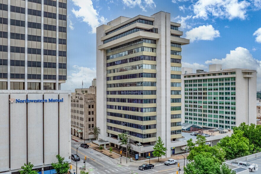 More Photos Of 601 S Boulder Ave, Tulsa Office For Sale