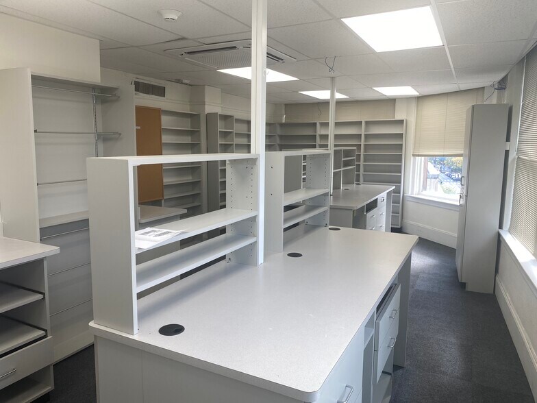 More Photos Of 1695-1699 Main St, Springfield Medical For Lease