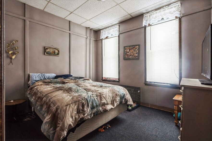 More Photos Of 557 6th Ave S, Clinton Apartments For Sale