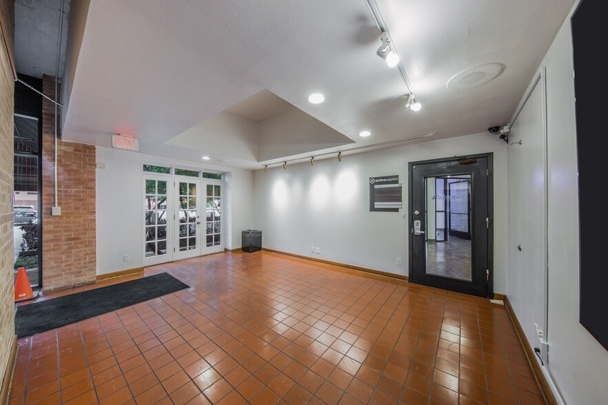 More Photos Of 454 Soledad St, San Antonio Office For Lease