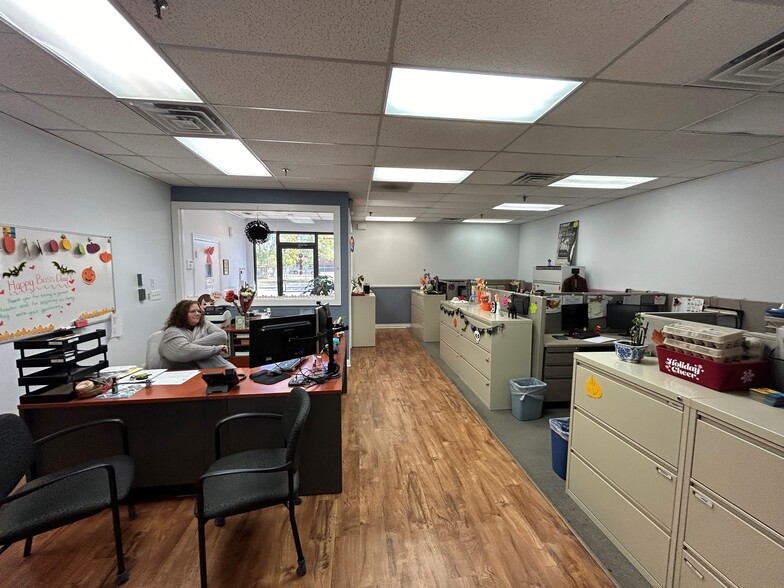 More Photos Of 224 N Maplewood Ave, Chicago Warehouse For Lease