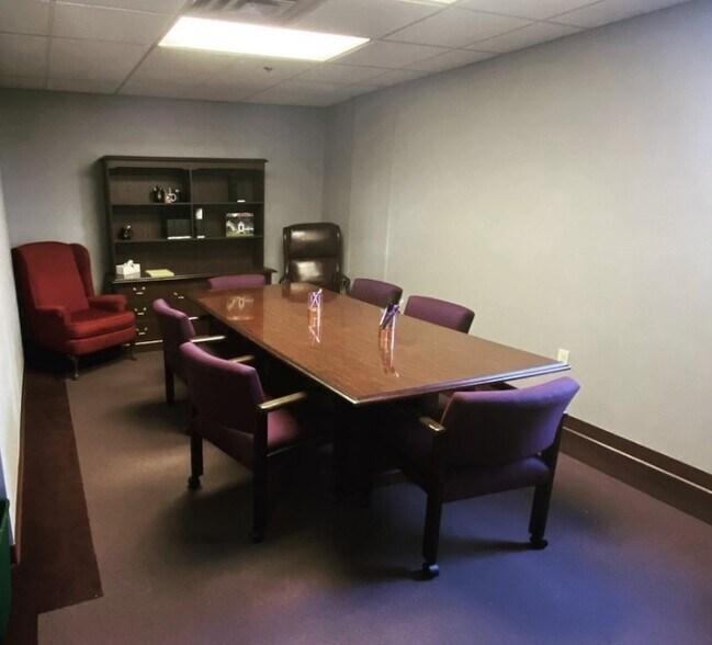 N89W16416 Main St, Menomonee Falls, WI 53051 Office For Lease