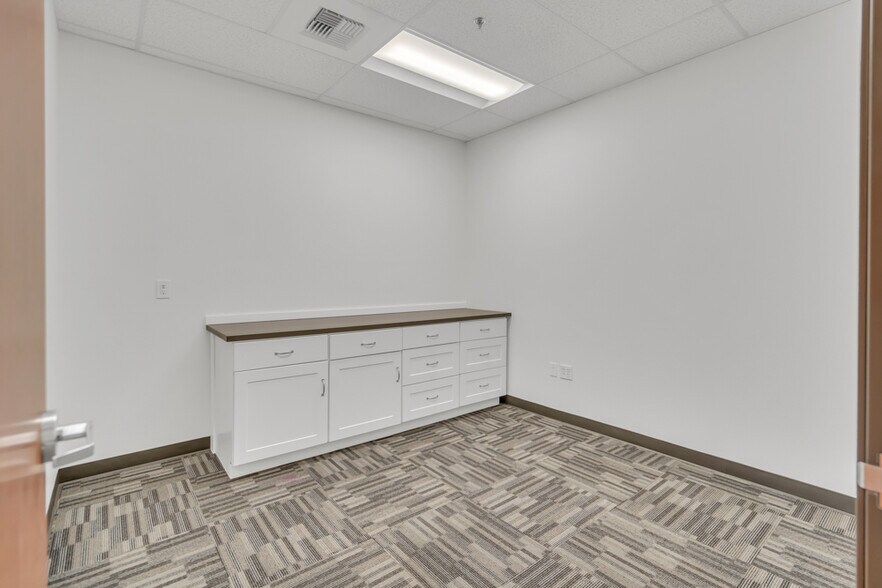 More Photos Of 11415 Sunrise Gold Cir, Rancho Cordova Warehouse For Lease