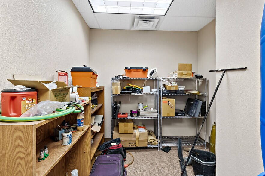 More Photos Of 15534 E Hinsdale Cir, Centennial Light Distribution For Lease