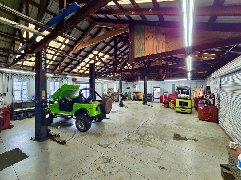 More Photos Of 1310 E 1st Ave, Mount Dora Auto Repair For Lease