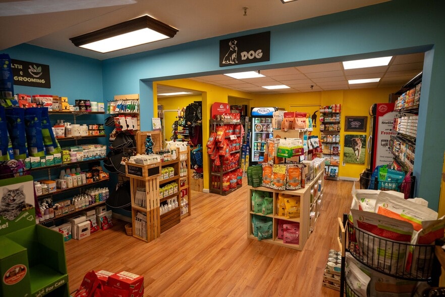 More Photos Of 5880 Ellsworth Ave, Pittsburgh Storefront Retail Office For Lease