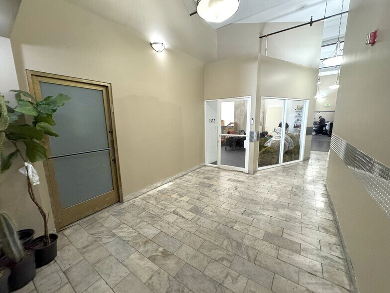 More Photos Of 100-112 W 9th St, Los Angeles Office For Lease