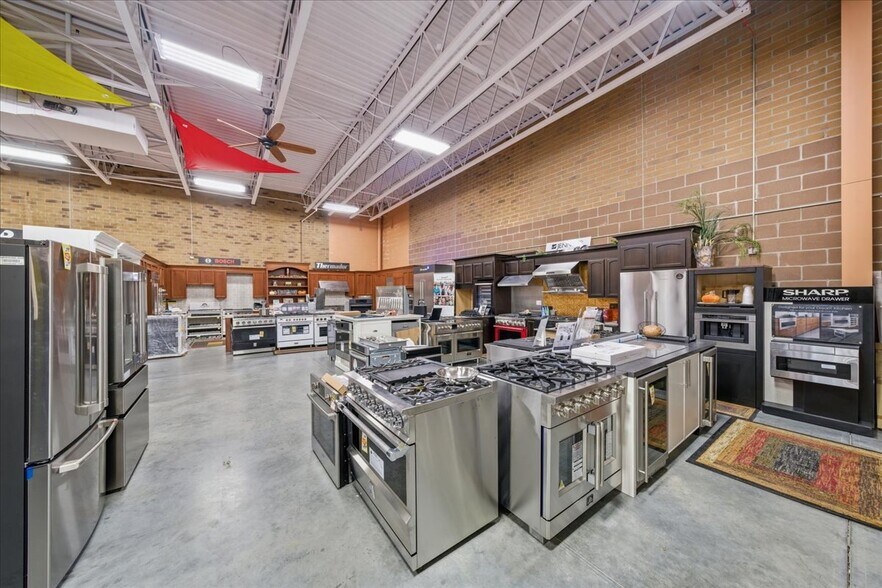 More Photos Of 1740 E Harold St, Olathe Freestanding For Sale