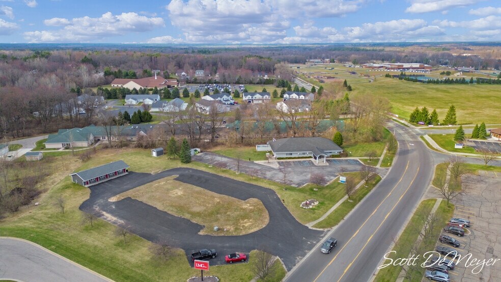 More Photos Of 109 S Greenville West Dr, Greenville Light Manufacturing For Sale