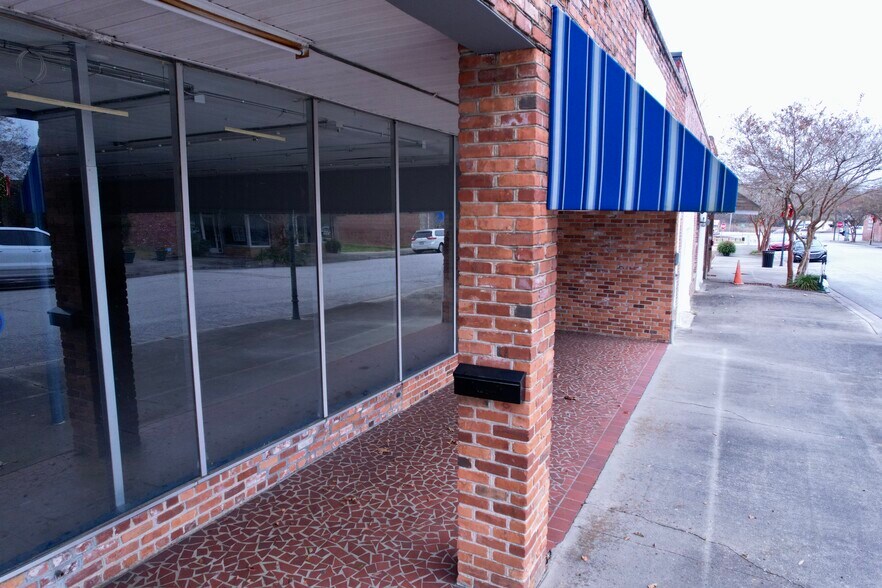 More Photos Of 134 Hampton Ave, Kingstree Freestanding For Sale