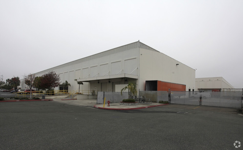 More Photos Of 6800 Valley View St, Buena Park Warehouse For Lease