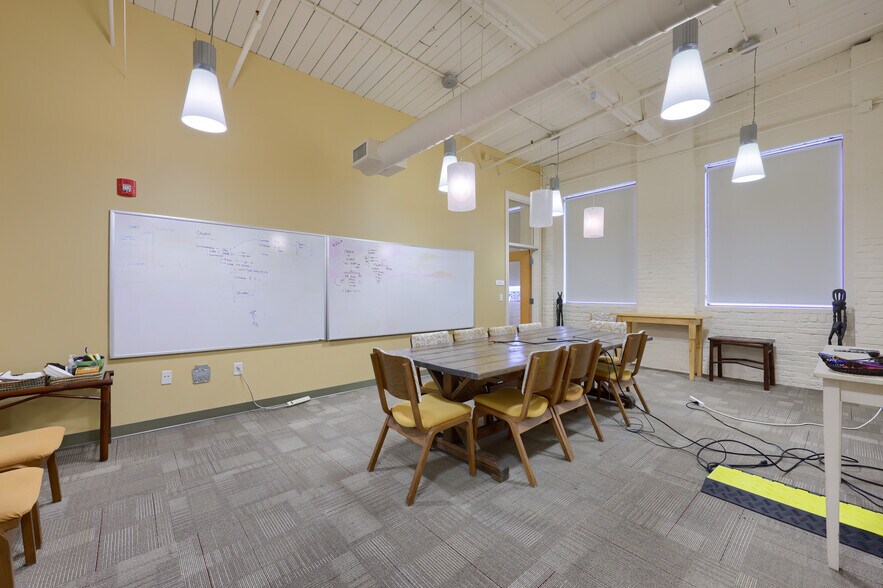 More Photos Of 704 Main St, Akron Flex For Sale