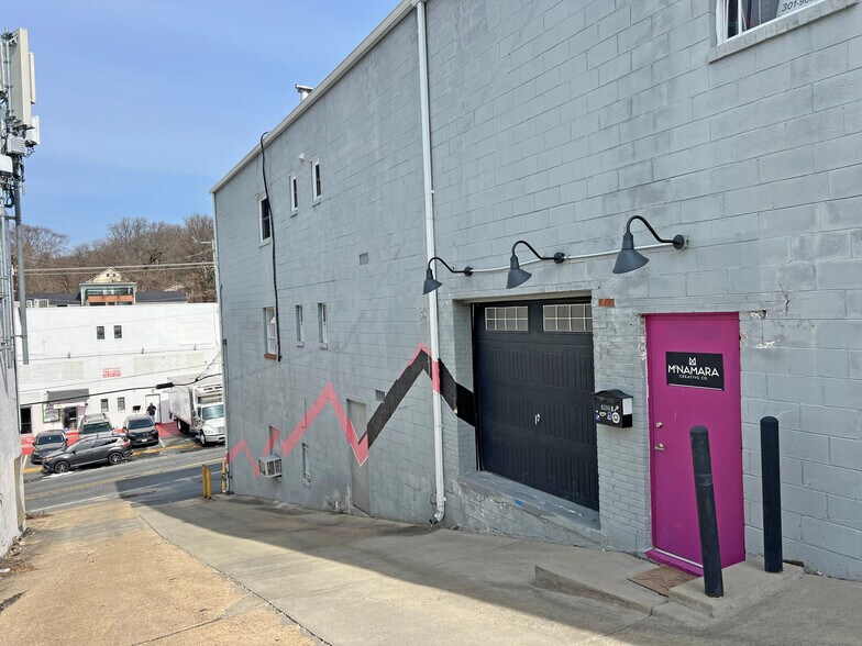 More Photos Of 4216 Howard Ave, Kensington Showroom For Sale