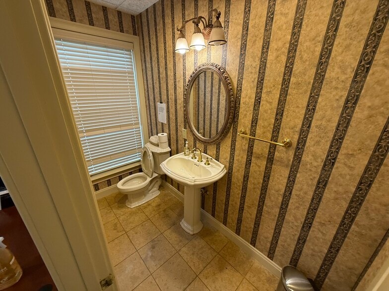 More Photos Of 3541 Habersham At Northlake, Tucker Office For Sale