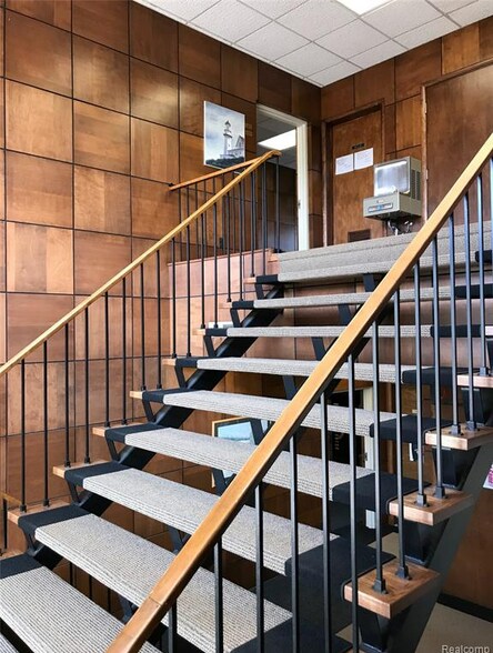 More Photos Of 2820 W Maple Rd, Troy Office For Sale