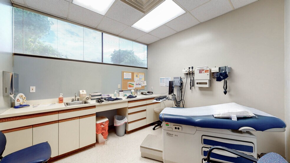 More Photos Of 10190-10198 Springfield Pike, Cincinnati Medical For Sale
