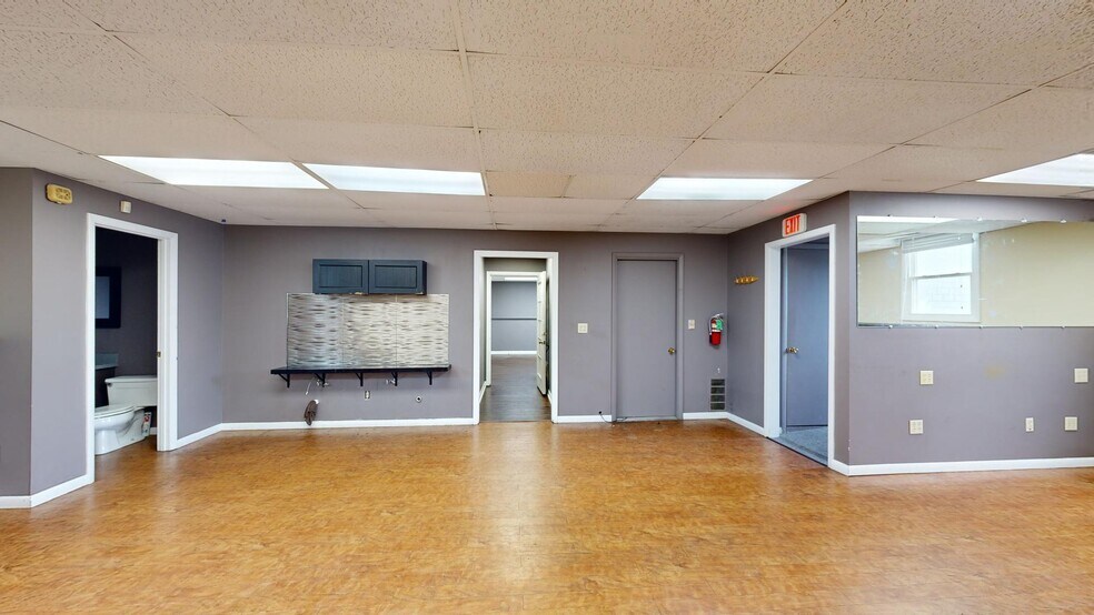 More Photos Of 3130 N Woodford St, Decatur General Retail For Sale