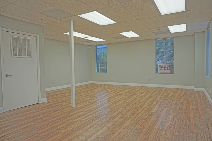 More Photos Of 3163 SE Lionel Ter, Stuart Warehouse For Lease