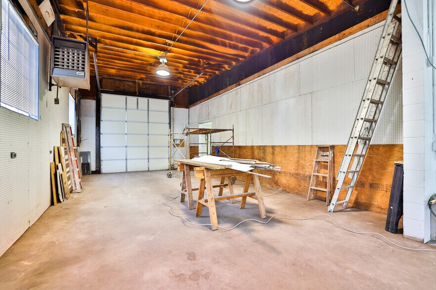 More Photos Of 205 S Old Route 66, Hamel Service For Lease