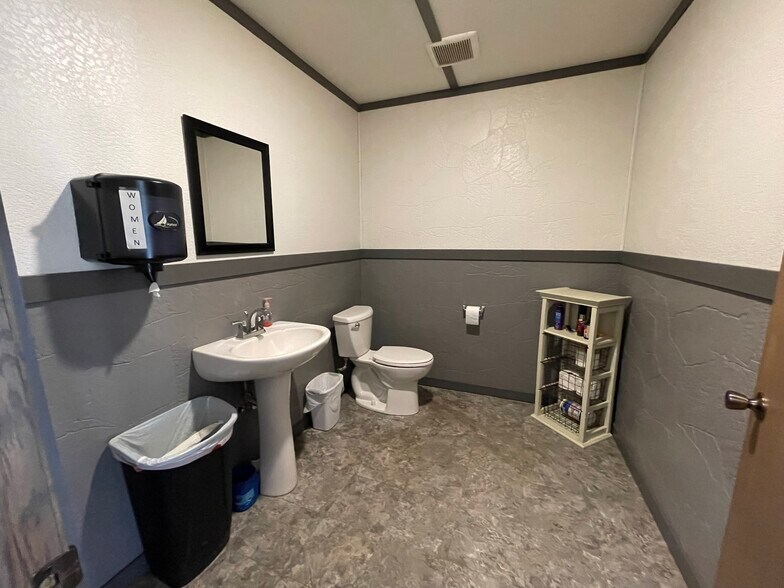 More Photos Of 115 E E St, Ogallala Auto Repair For Sale