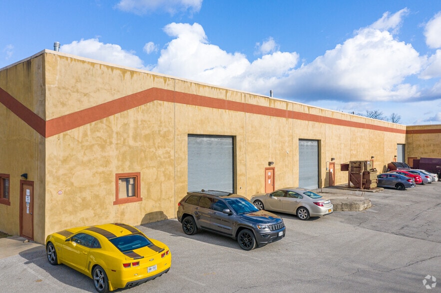 More Photos Of 15 Tarkett Dr, New Windsor Township Manufacturing For Lease