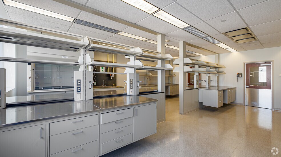 More Photos Of 185 Tabor Rd, Morris Plains Office For Sale