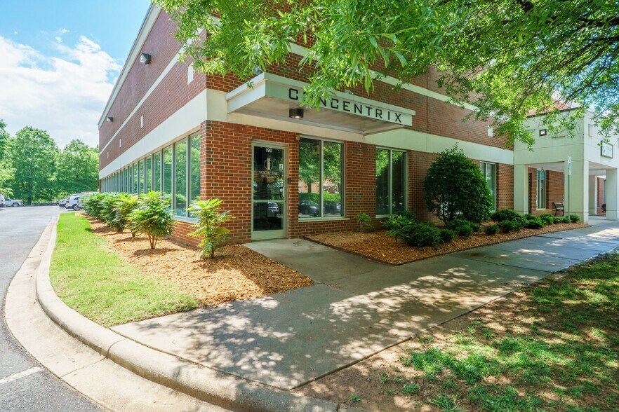 More Photos Of 3120 Latrobe Dr, Charlotte Showroom For Lease