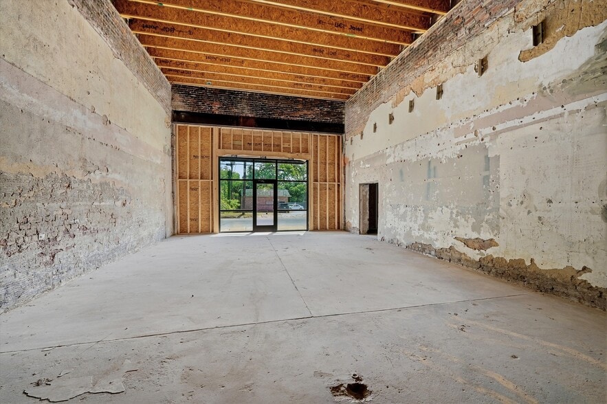 More Photos Of 613 S Armstrong Ave, Denison Warehouse For Sale