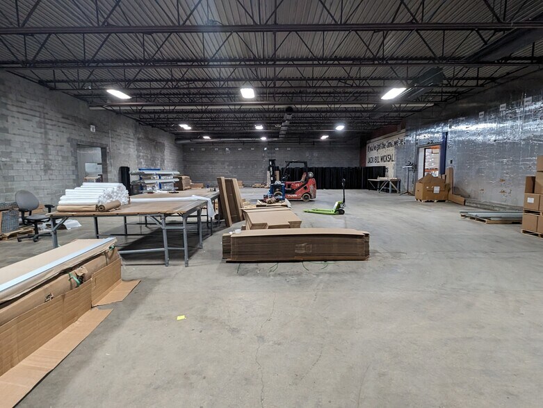 More Photos Of 2325 Sybrant Rd, Traverse City Warehouse For Lease