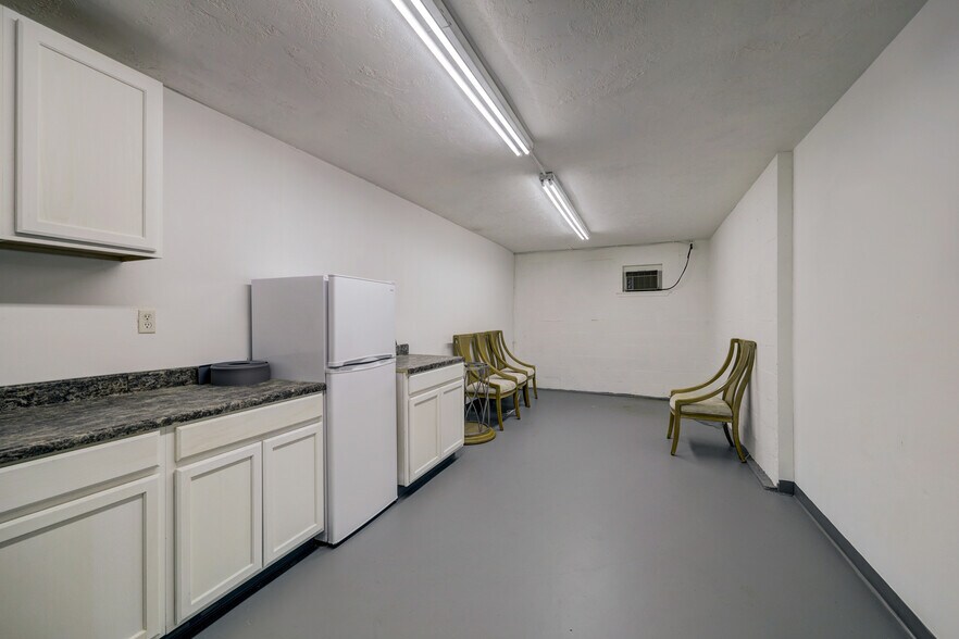 More Photos Of 905 W Main St, La Porte Warehouse For Sale