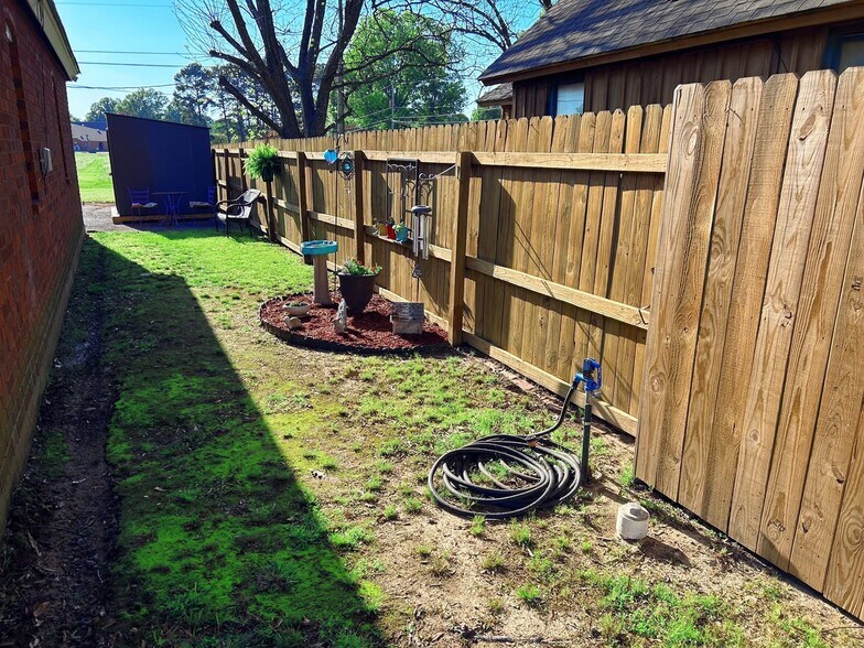 More Photos Of 1816 S Buerkle St, Stuttgart Office For Sale