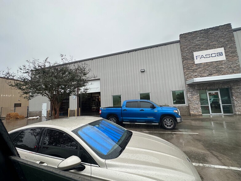More Photos Of 5617 Campbell Rd, Houston Warehouse For Lease
