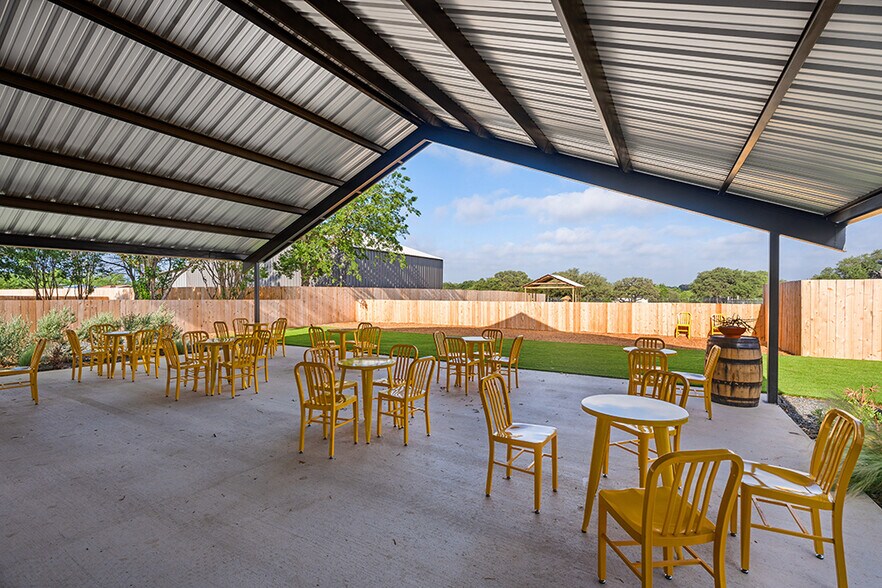 More Photos Of 42 S Ranch Road 1623, Stonewall Restaurant For Lease