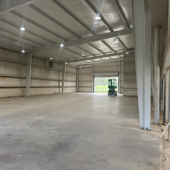 More Photos Of 3710 Gardenia Ave, Orlando Industrial For Sale