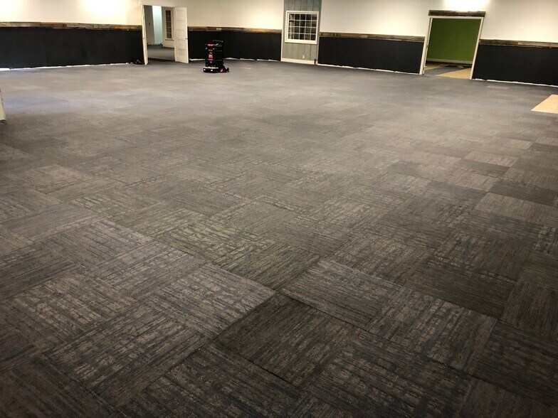 More Photos Of 3 Mize Rd, Toccoa Showroom For Lease