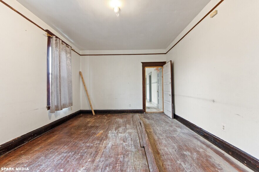 More Photos Of 4800 S Wood St, Chicago Storefront Retail Residential For Sale