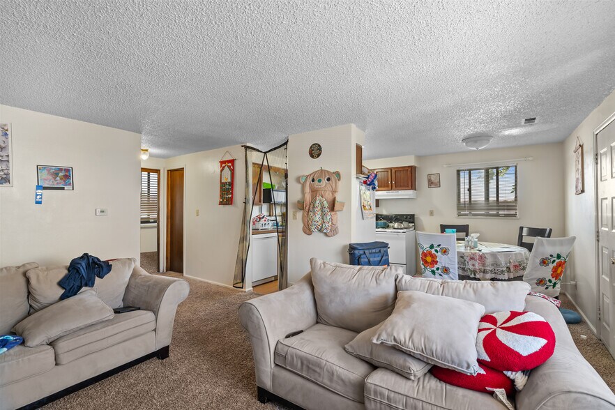 More Photos Of 1701 Warren Ave, Longmont Apartments For Sale