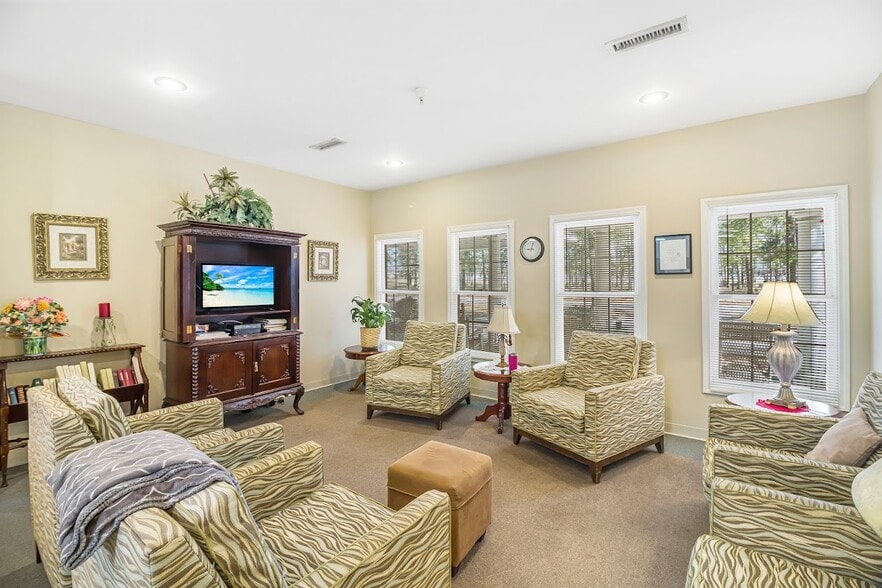 More Photos Of 100 W Lake Professional Park, Geneva Assisted Living For Sale