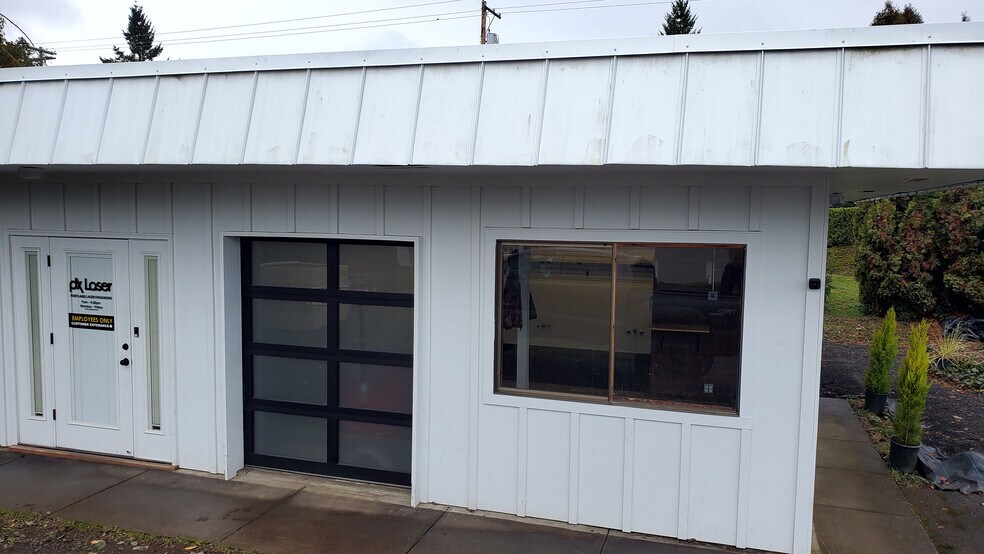 More Photos Of 21028 Highway 99E NE, Aurora Storefront Retail Office For Sale